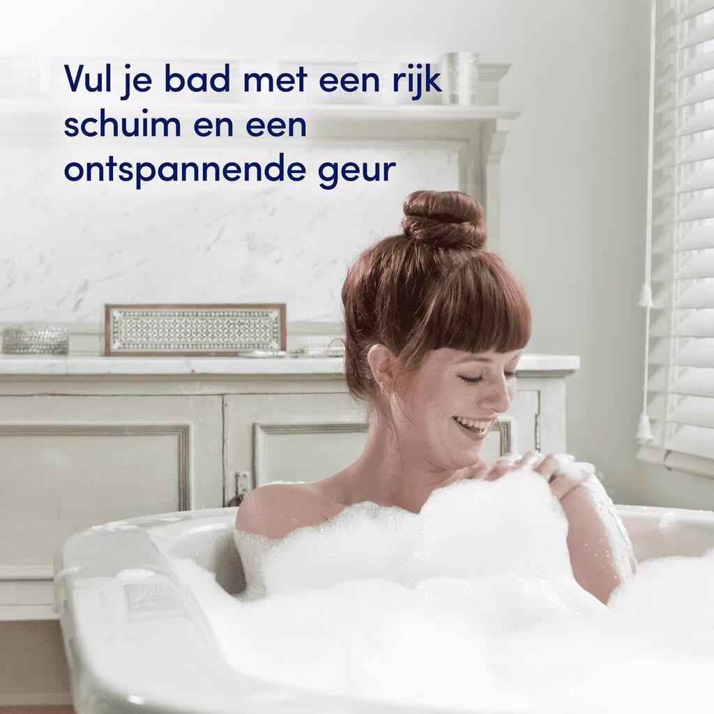 Dove Shower Gel Enveloping Pleasure With Almond Oil And Hibiscus 450 Ml